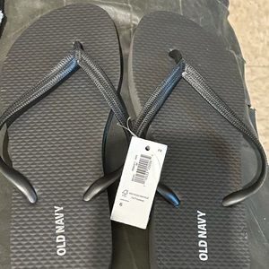 Brand new with tags , black old navy slippers size 6. Fir women